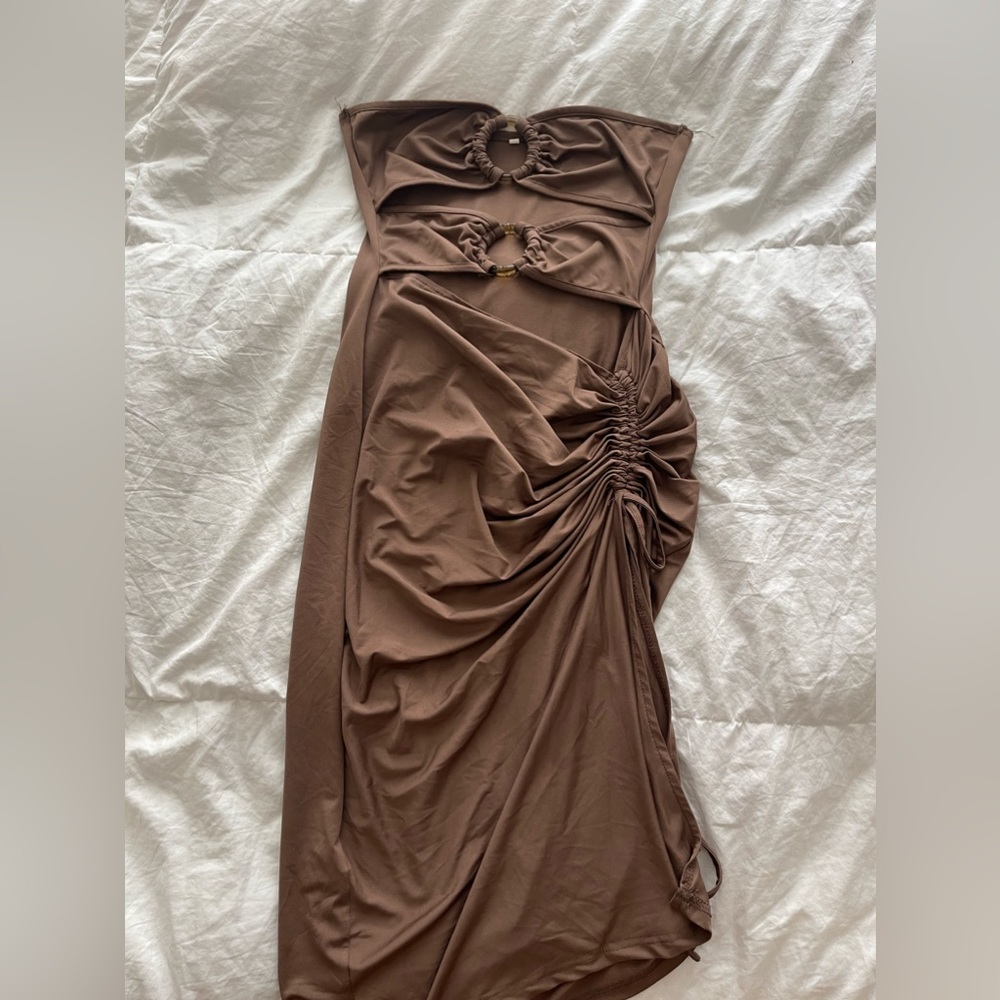 Brown waist synch dress with front detailing